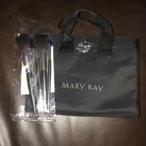 Mary Kay 5-Piece Brush Collection with Bag